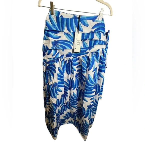 HT360 Collective Banana Print Maxi Skirt
NWT
BLUE AND WHITE, Size X-Small - Picture 5 of 7